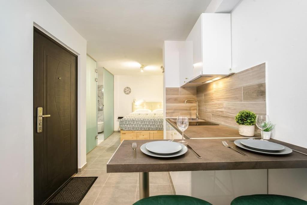 Modern Boutique Apartment Atenas Exterior foto