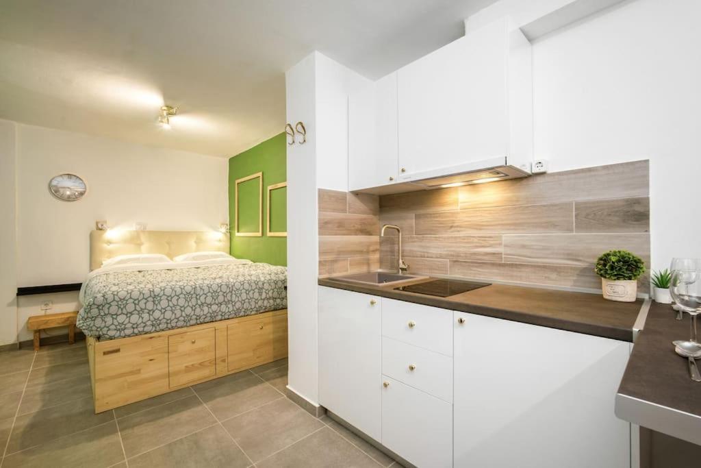 Modern Boutique Apartment Atenas Exterior foto
